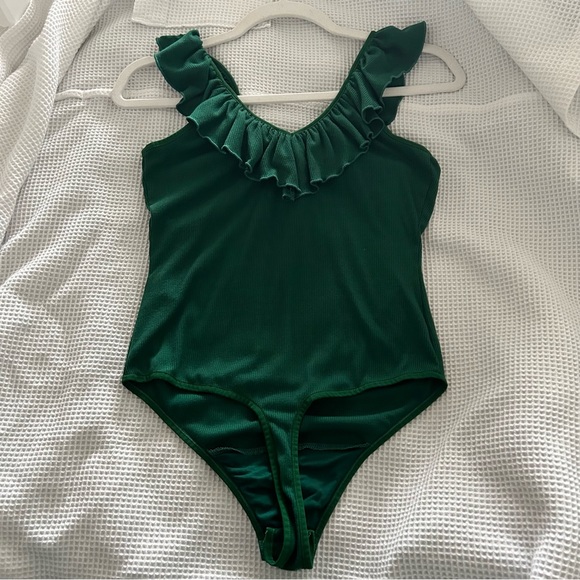 Green ruffle bodysuit size M - Picture 4 of 7